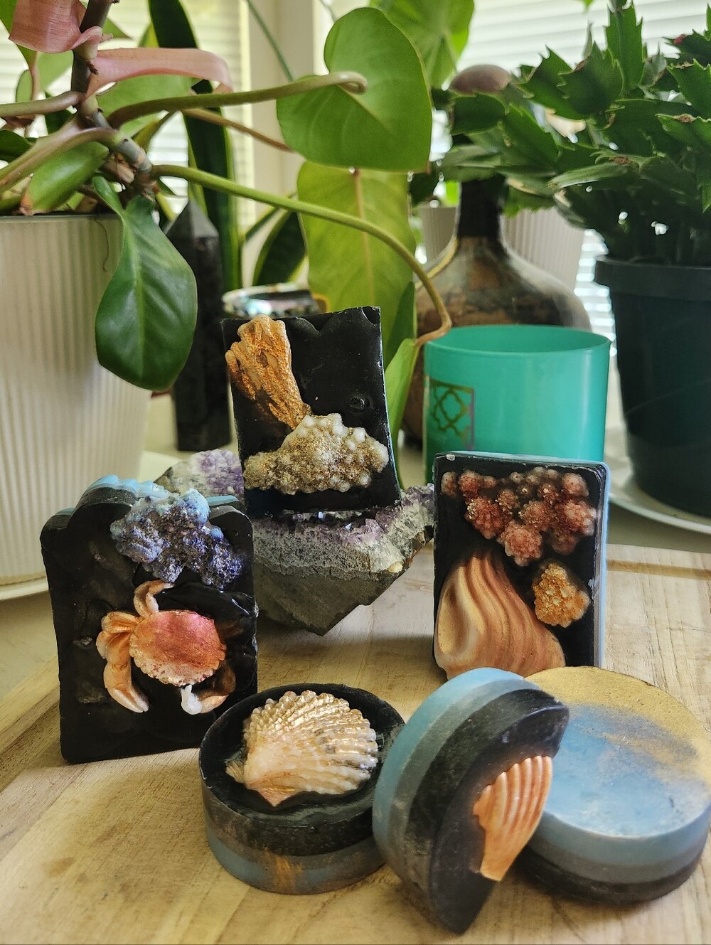 🥳Free Gift W/ Purchase 2.2 Oz Round Luxury Handcrafted Soap, Apple Agave Scent - Picture 4 of 10